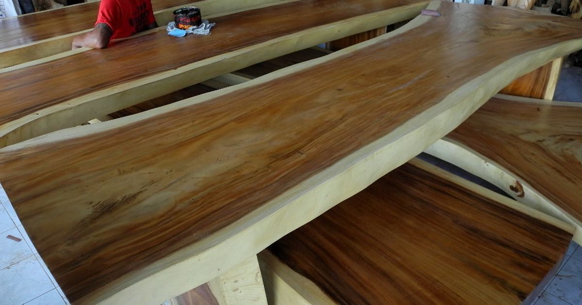 What Affects the Price of an Epoxy Table? A Buyer's Guide